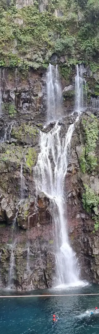 Action beim Trou Noir Wasserfall
